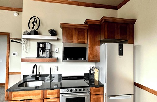 Hancock Apartment | The Lodge- Lombardi Suite