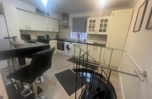 Portswood House | The Lodge on Lodge Road (Rayanara)