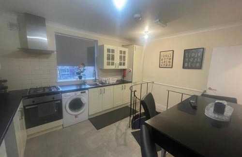 Portswood House | The Lodge on Lodge Road (Rayanara)