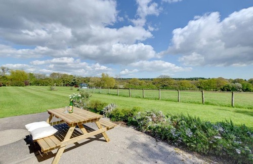 Wavehorne House | The Lodge - One Bedroom House, Sleeps 2