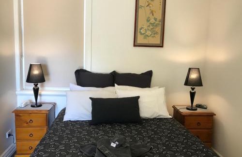 Broken Hill Hotel | The Lodge Outback Motel