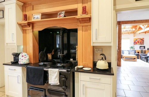 Grantham House | THE LODGE, pet friendly, luxury holiday cottage in Grantham