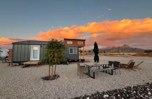 Apple Valley House | The Lodge Tiny Home near Zion National Park