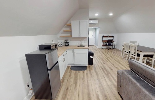 Northside Apartment | The Loft, A Cozy Northshore Studio just minutes from Downtown!