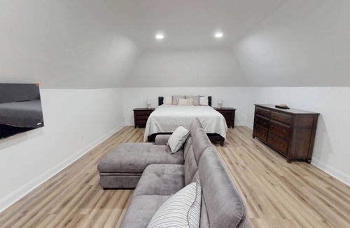 Northside Apartment | The Loft, A Cozy Northshore Studio just minutes from Downtown!
