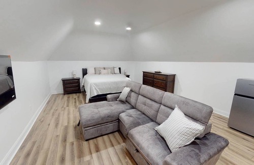 Northside Apartment | The Loft, A Cozy Northshore Studio just minutes from Downtown!