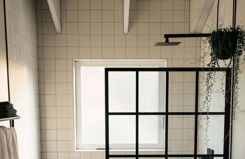 University Park Apartment | The Loft; An Elevated Apartment in N Portland. Close to University of Portland