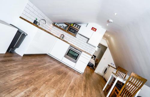 Kingsbridge House | The Loft Apartment @ Lower Coombe Royal