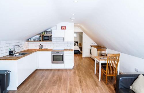 Kingsbridge House | The Loft Apartment @ Lower Coombe Royal