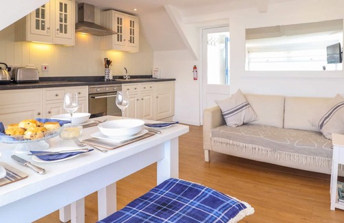 Portmellon Cottage | THE LOFT AT BEACH HOUSE, family friendly, with a garden in Mevagissey