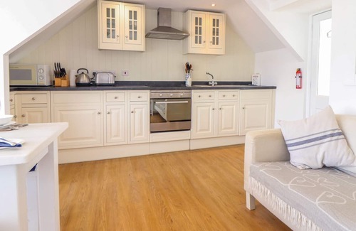 Portmellon Cottage | THE LOFT AT BEACH HOUSE, family friendly, with a garden in Mevagissey