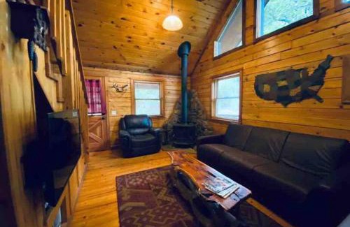 Eureka Springs Ski Chalet | The Loft at Bear Mountain log cabins