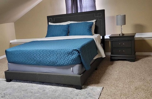Lawrenceville Apartment | The Loft at Hiram Davis is a cozy Loft 5 minutes from downtown Lawrenceville.