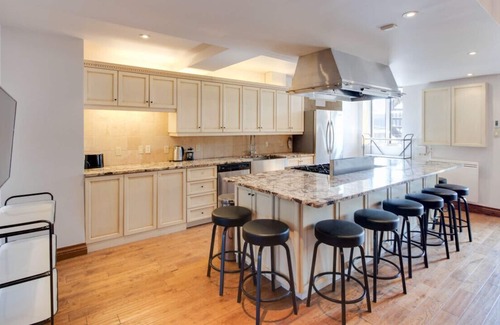 Little Italy Apartment | The Loft in the Jean-Talon Market