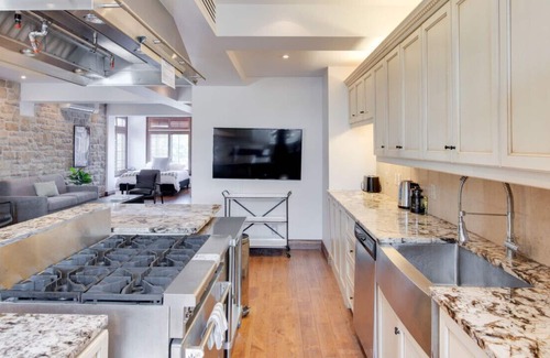 Little Italy Apartment | The Loft in the Jean-Talon Market