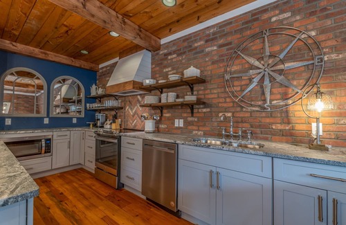 Lynn Apartment | The Loft on Trade Street | Newly Renovated | Downtown Tryon