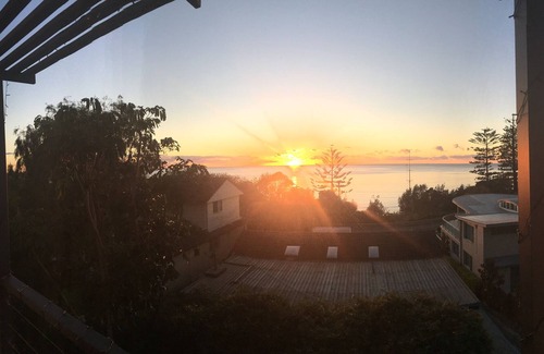 Coledale Apartment | The Loft - Stunning views opposite Sharkies Beach / 5-star quality