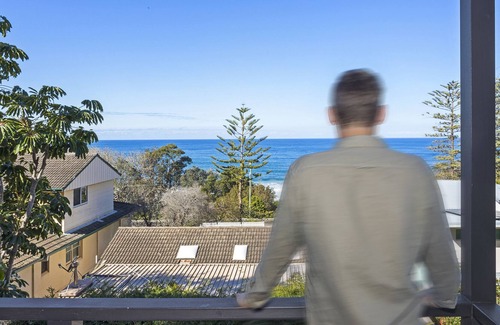 Coledale Apartment | The Loft - Stunning views opposite Sharkies Beach / 5-star quality