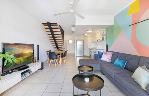 Parramatta Park House | The Loft Trendy Coastal Charm with Pool