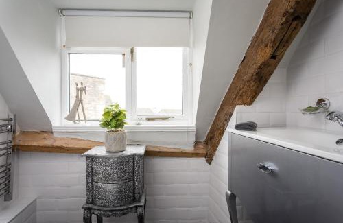 Stow-on-the-Wold Apartment | The Loft: Unique, romantic, grade II listed, dog friendly
