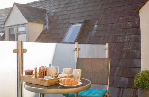 Stow-on-the-Wold Apartment | The Loft: Unique, romantic, grade II listed, dog friendly
