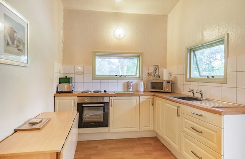 Honiton Cottage | THE LOG CABIN, pet friendly, character holiday cottage in Sheldon