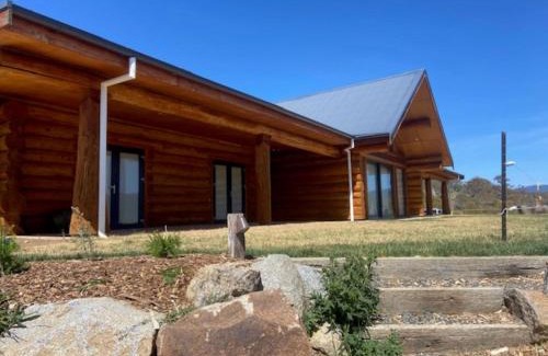 Moonbah House | The Log House - Jindabyne