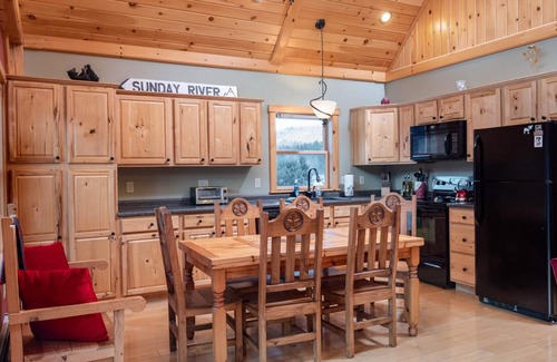 Sunday River Area Ski Chalet | The Lone Star- Hot Tub, AC, Pool Table