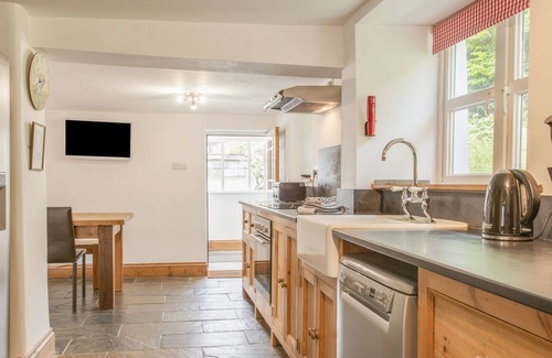 Black Torrington Cottage | THE LONG HOUSE, family friendly, with open fire in Sheepwash
