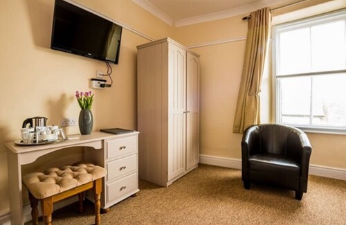 Chysauster Hotel | The Longboat Inn