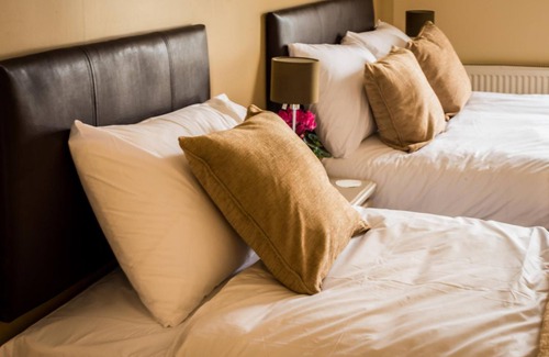 Chysauster Hotel | The Longboat Inn