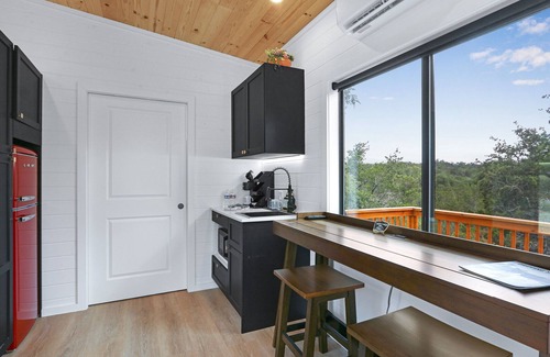 Dripping Springs Cottage | The Longhorn at Harrod's Hill Country Hideaway