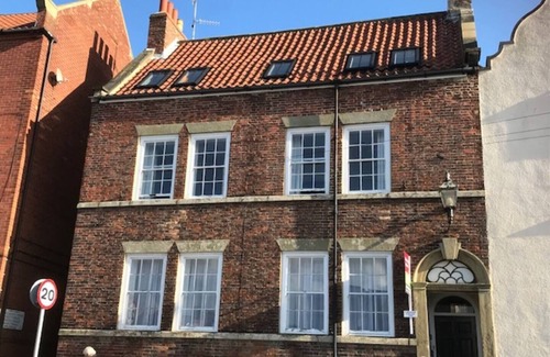 Whitby Apartment | “The Look Out” Characterful apartment.