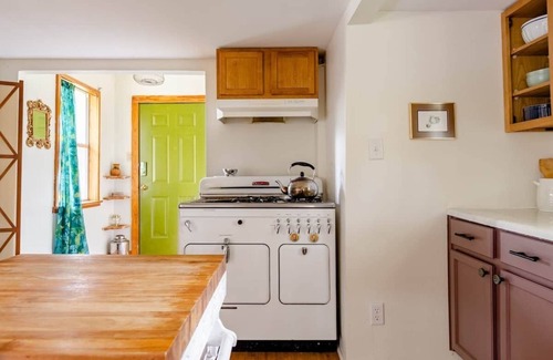 San Marcos Cottage | The Lookout - A Hill Country Cottage
