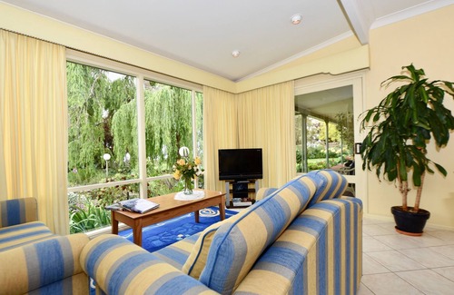 Cuttlefish Bay Apartment | The Lookout at Cuttlefish Bay- a secret garden!