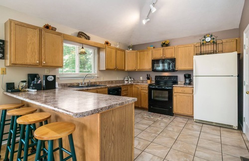 Smithville Ski Chalet | The Lookout (Dog-Friendly)