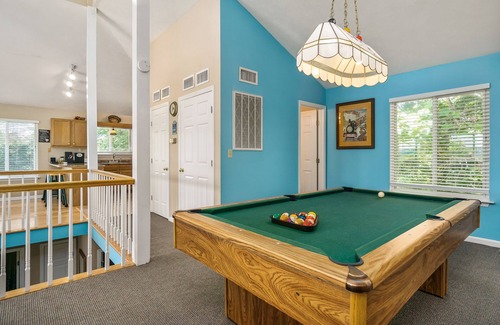 Smithville Ski Chalet | The Lookout (Dog-Friendly)