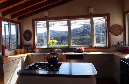Tryphena House | The Lookout - Expansive architecturally designed home