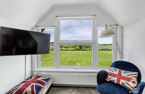 Hythe Apartment | The Lookout