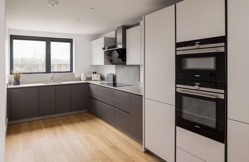Cirencester Villa | The Lookout - LR11 - Lakeside Spa Holidays