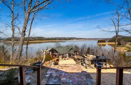 Dandridge House | The Lookout - Lake View, Hot Tub and Grill