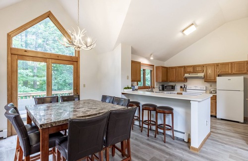Lincoln House | The "Lookout Lodge" at Forest Ridge located minutes from Loon Mountain Resort