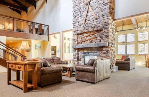 Kirkwood Apartment | The Lookout Loft Great views and King Sized Bed