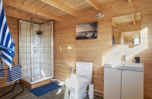 Braunton Apartment | The Lookout - Log Cabin, Braunton