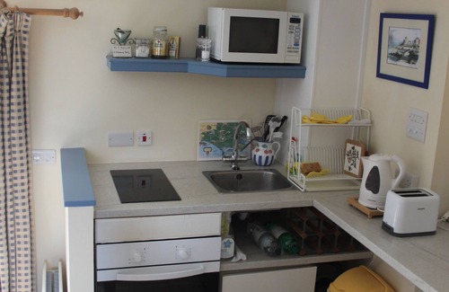 Isle of Purbeck Cottage | The Lookout - panoramic views; log fire; ONE-dog-friendly, NOT 2, local beaches.
