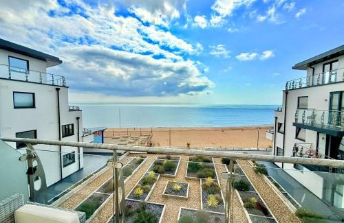 Ramsgate Apartment | The Lookout-Sea Views-Balcony-Free parking