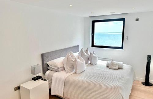 Ramsgate Apartment | The Lookout-Sea Views-Balcony-Free parking