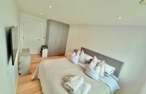 Ramsgate Apartment | The Lookout-Sea Views-Balcony-Free parking