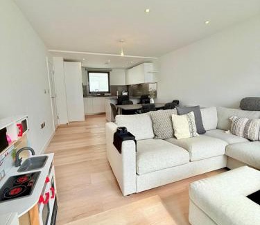 Ramsgate Apartment | The Lookout-Sea Views-Balcony-Free parking