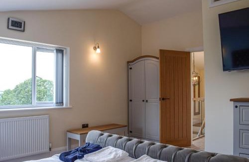 Hope under Dinmore House | The Lookout - Uk35022